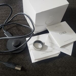 Oura Silver Ring with Charger